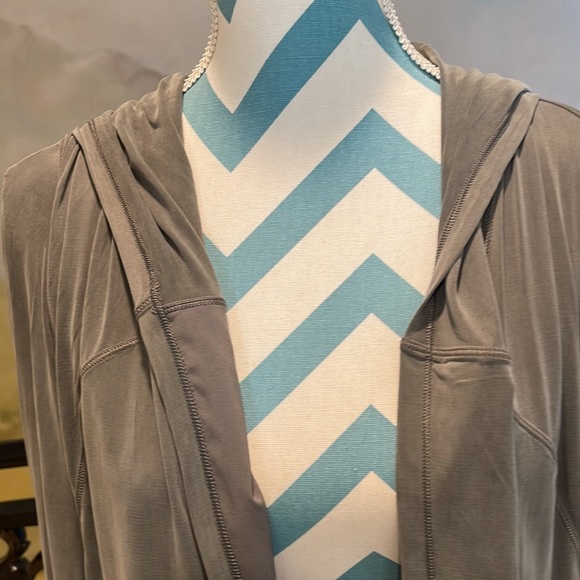 Lululemon jacket with hood and pockets 
sea foam green
size 6 - Picture 4 of 4